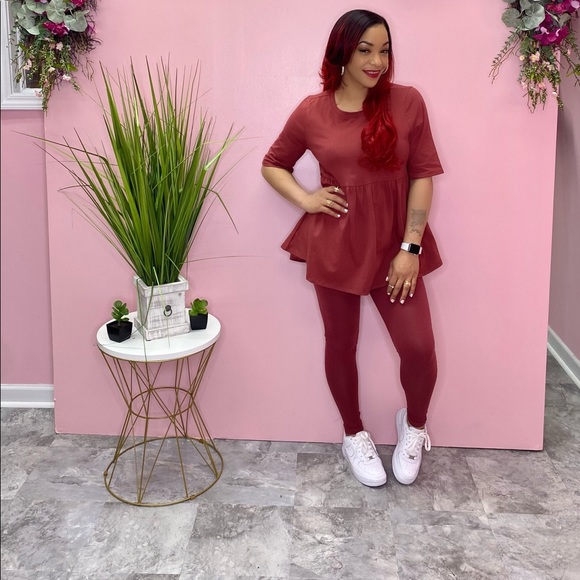 Women’s 2pc Set - Picture 2 of 5